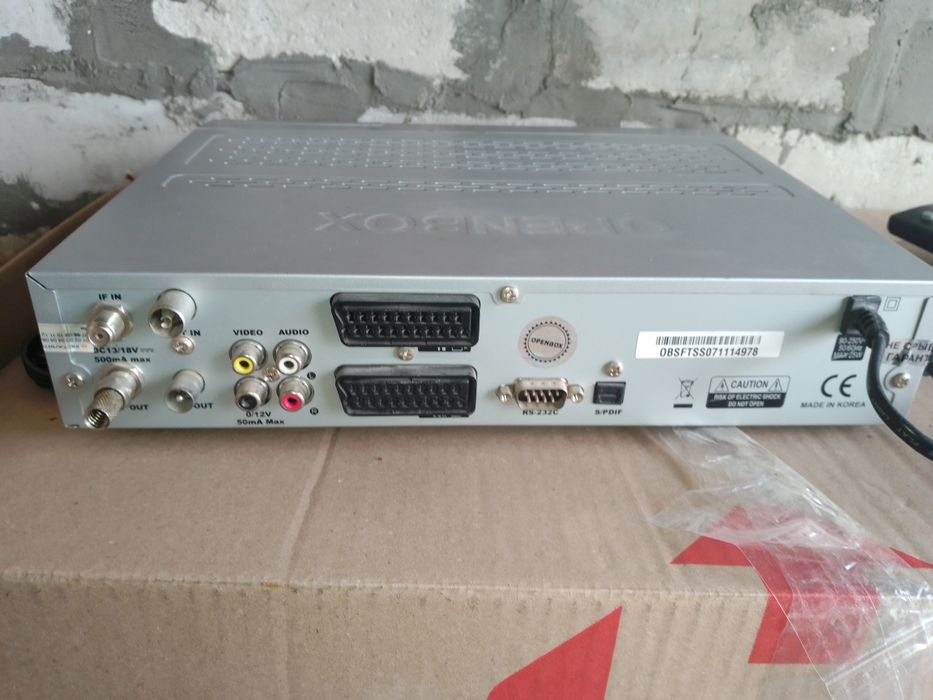 Продам супутниковий тюнер