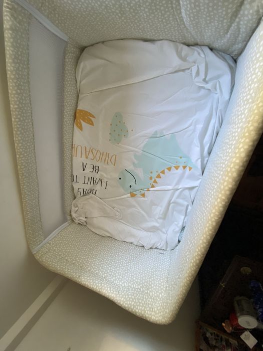 Cama bebé com parque