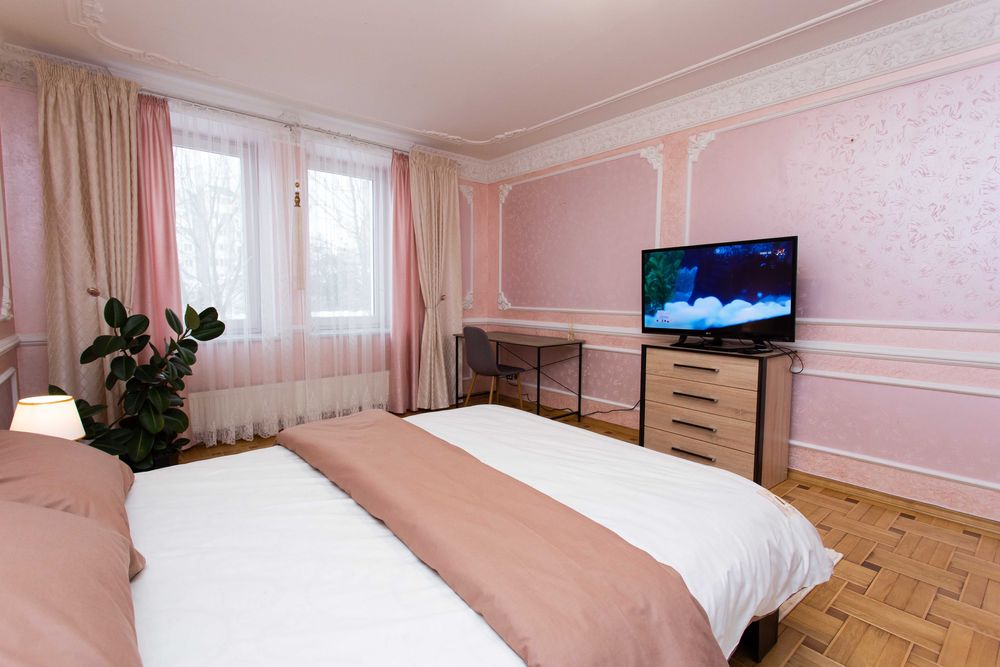 Центр. Вул. Липова. З кімнати. Звітні документи. Квартира подобово