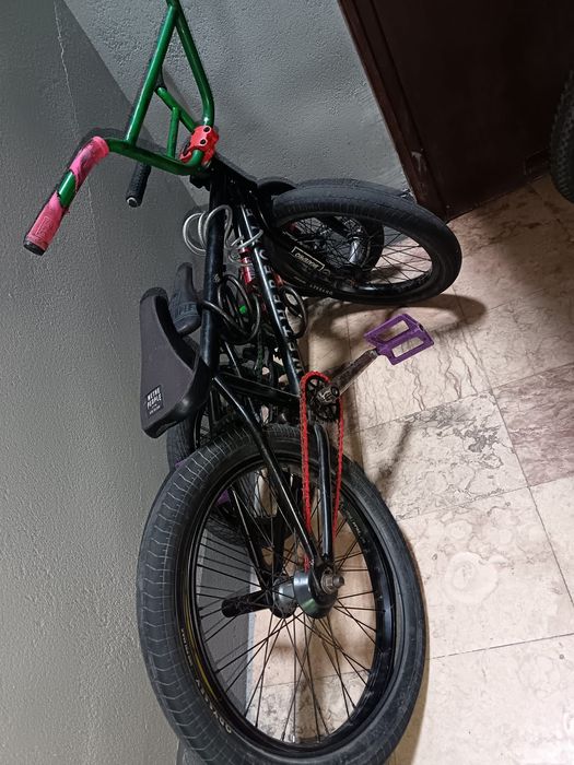 Vendo 2 bmx uma roda 20 e outra roda 16 pra desocupar  300 euros as duas