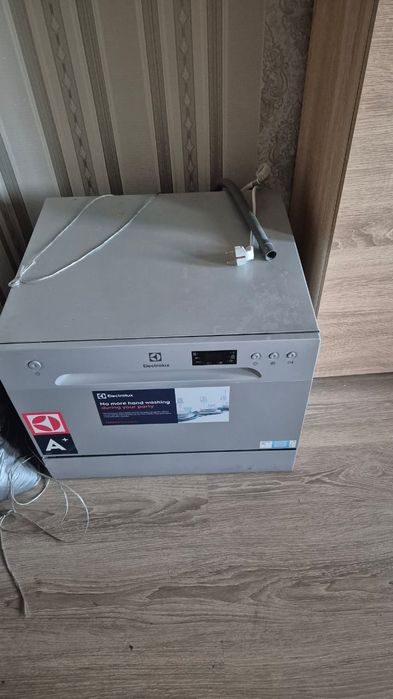 Продам посудомийну машину
