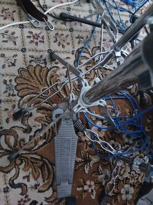 Tripé de Patro de choque e pedal de bombo