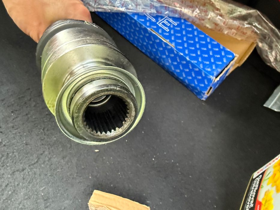 Продаю нову піввісь (полуось) для Mazda 3 1.6