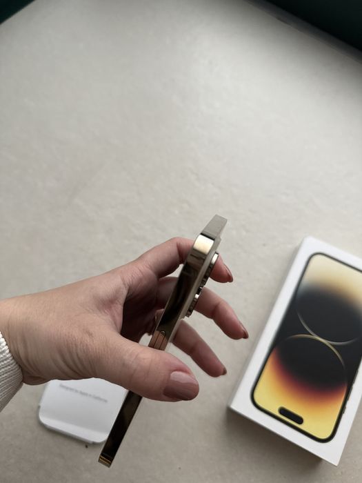 Iphone 14 pro dourado