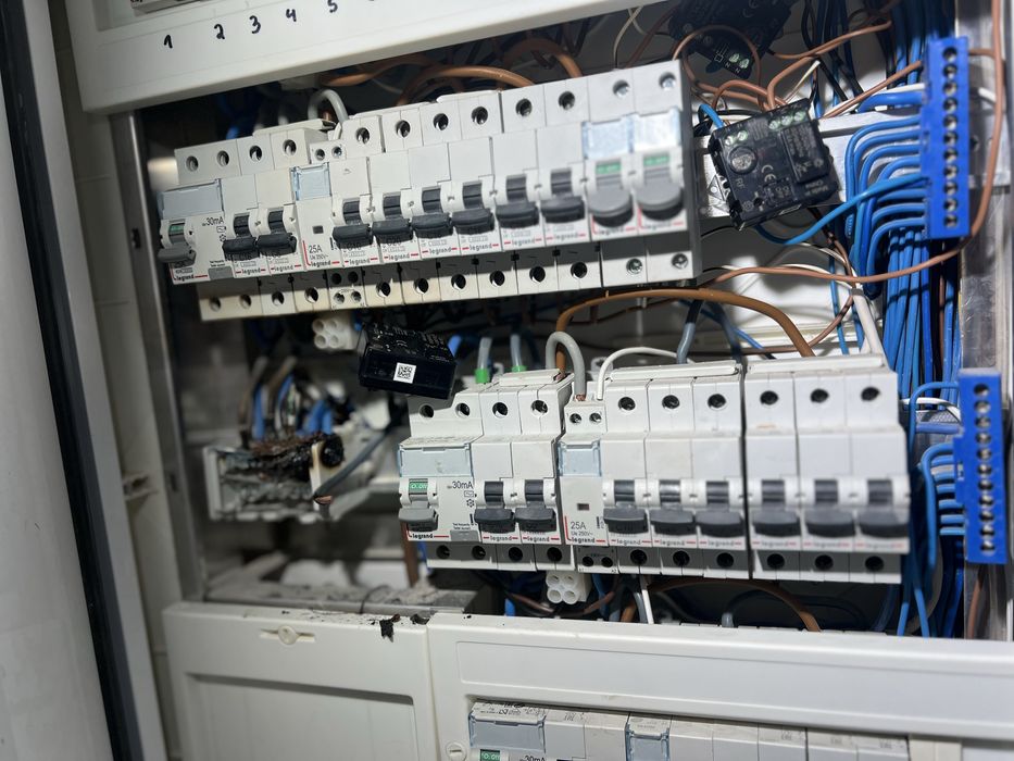 Eletricista 24H. Curto circuito