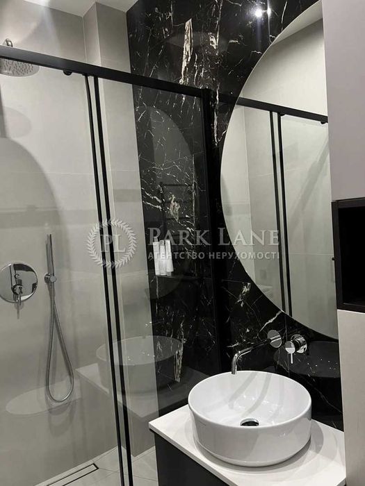 Продаж квартири в історичному центрі, ремонт до револ.