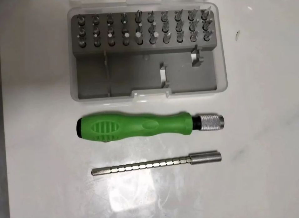 Отвертка с комплектом насадок 30 шт