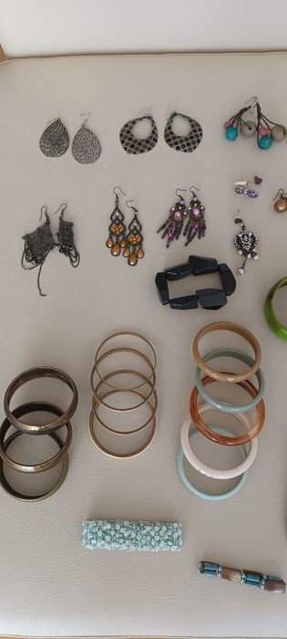 Colares pulseiras brincos bijuteria