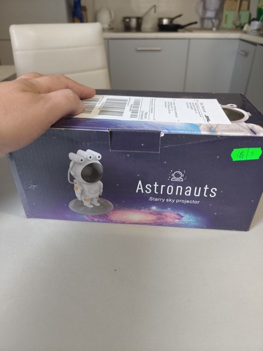 projektor gwiazd i mgławic w kształcie astronauty (Astronauts Starry Sky