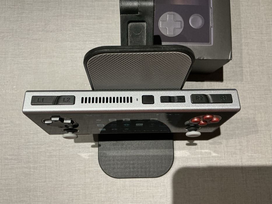 Ayaneo Pocket Micro (Antec) / (+ES:DE)