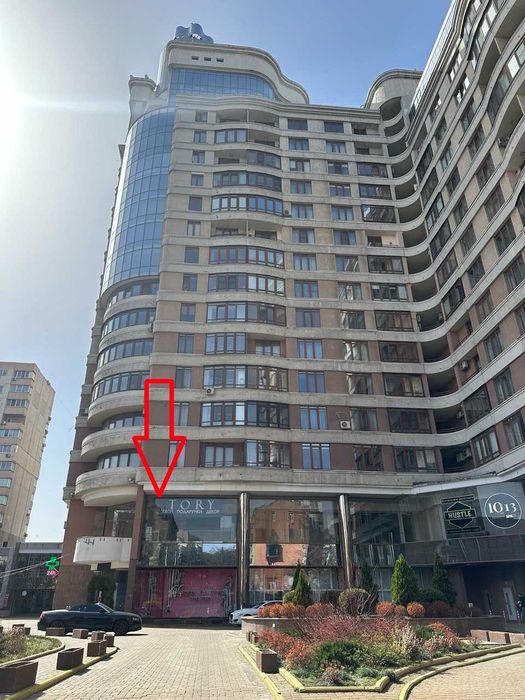 Центр, Вітрина 8 м висотою, Жилянська, 59, під шоурум, магазин