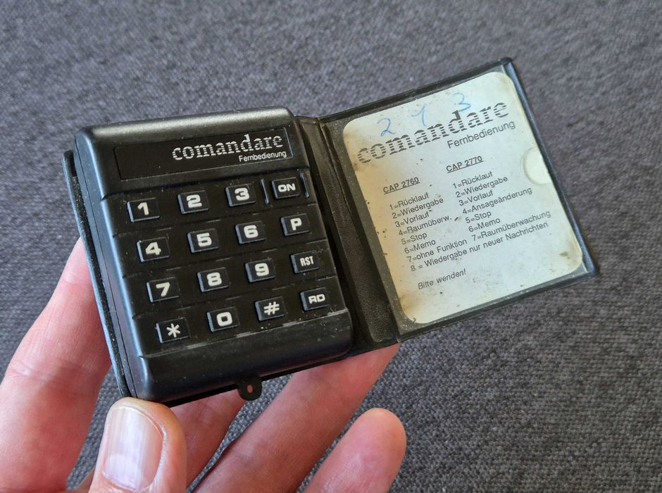 Comandare przenośny generator tonów DTMF do sekretarek lata '80/'90