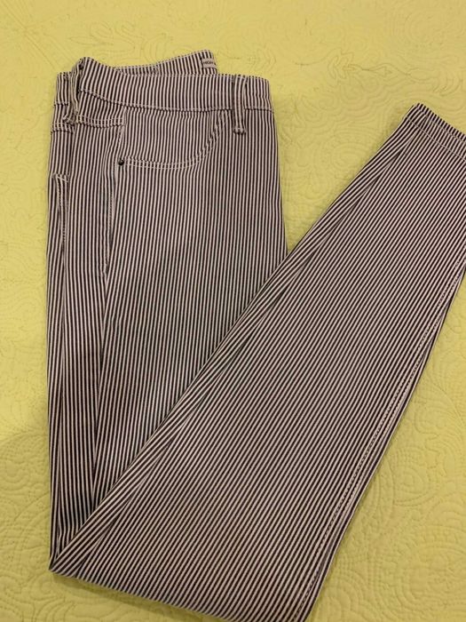 Calças riscas Stradivarius