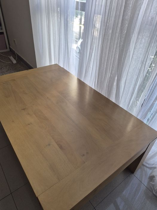 Mesa de Centro em Madeira Maciça – Excelente Estado