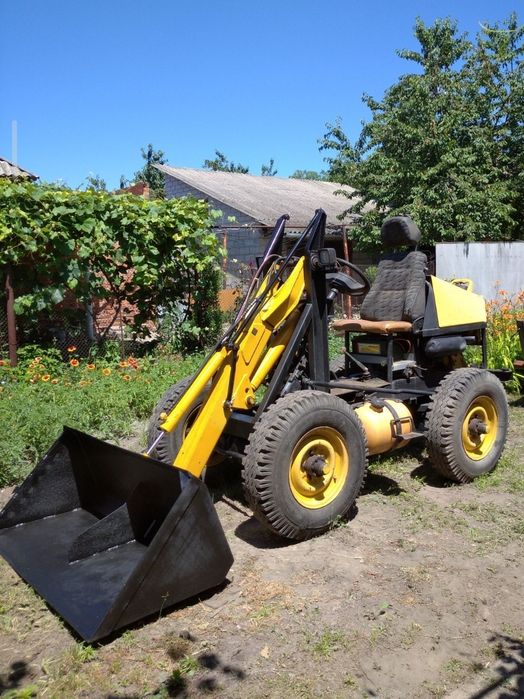 Повнокерований міні погрузчик