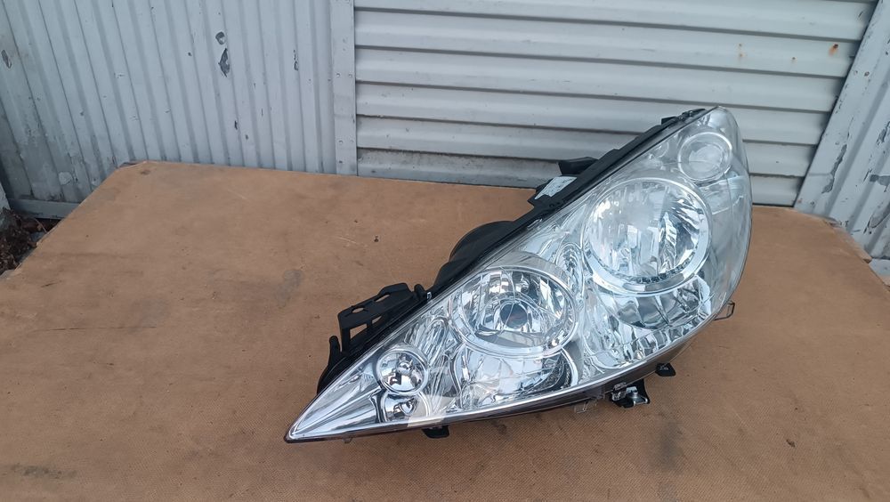 Vendo farol esquerdo de Peugeot 307 ano 2003/05