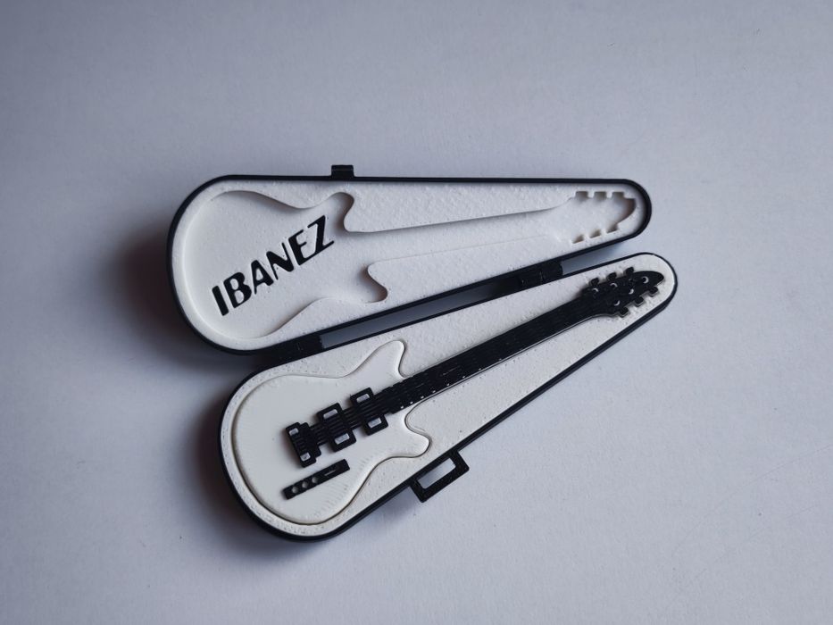 Мініатюрна гітара з футляром в подарунок, колекцію з брендом