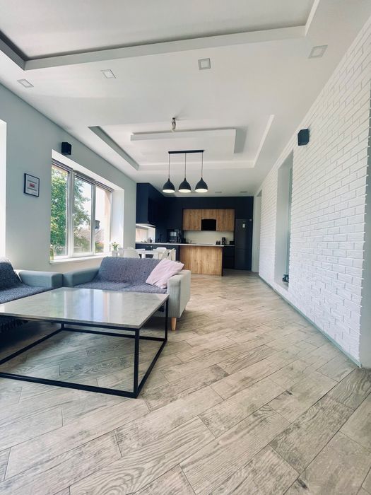 Продам будинок з гаражем в районі 18 школи!