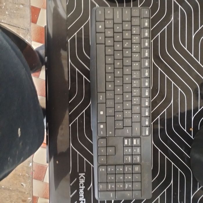 Logitech Keyboard with Wireless Mouse444053183414947840