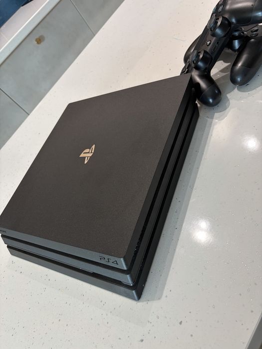 Sony Ps 4 pro +2 джостика