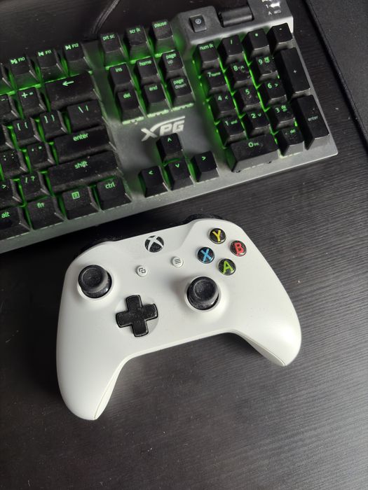 Mocny zestaw gamingowy PC: Ryzen 7 5700X3D + RX 6650 XT + Monitory, Peryferia Pro i Akcesoria