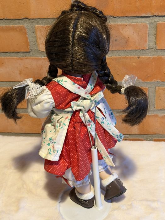 Lalka porcelanowa sygnowana