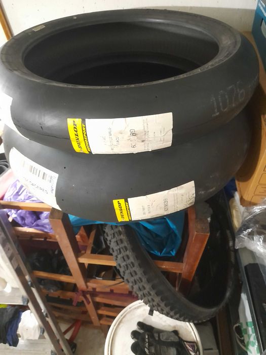 Dunlop slick  moto2 200 e KR 125