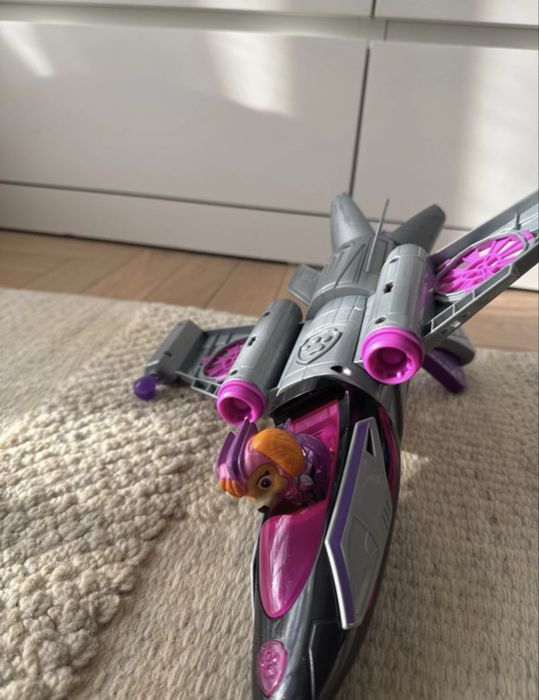 Skye psi patrol samolot