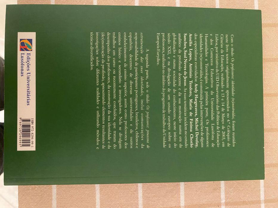 Livro Identidades (Ré) Construídas