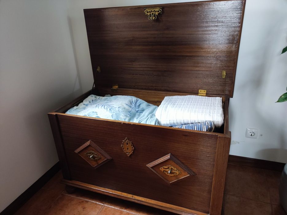Arca de madeira para arrumação