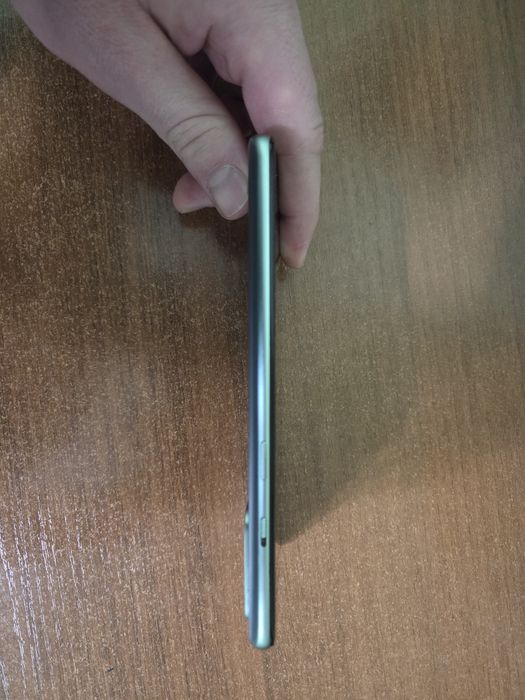 Продам OnePlus 9R 5G 12/256