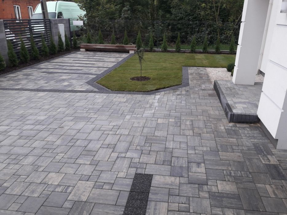 Układanie kostki brukowej, brukarstwo, utwardzanie, zagęszczanie