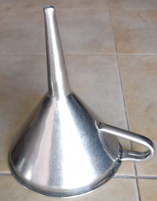Caneco aferido bebidas e funis, (2 un)
