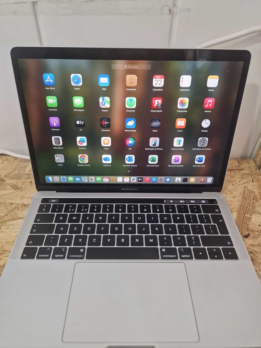 MacBook Pro TOUCH BAR 2019 i7 16gb ram com varios programas.