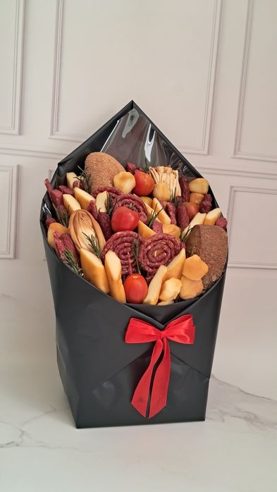 Вкусный конверт с колбасками, сыром и круасанами