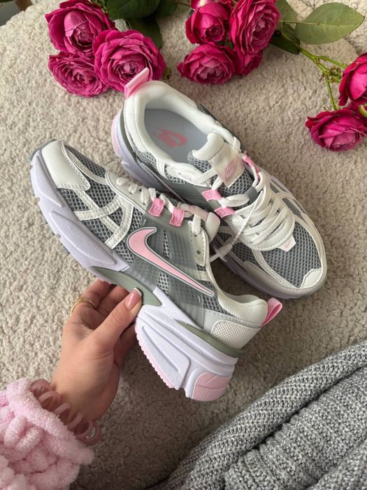 Жіночі кросівки Nike V2K Runtekk White Pink найк рантек знижка !!