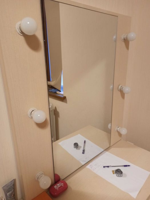 Продам трюмо з підсвіткою.