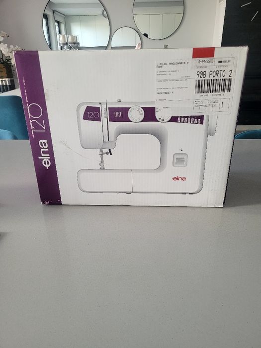 Maquina de costura nova em caixa