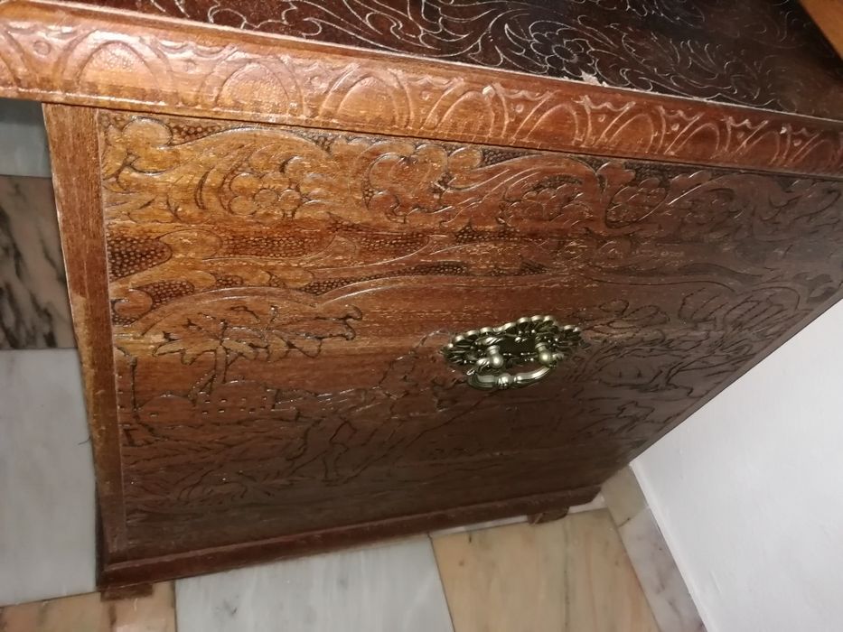 Mala de madeira trabalhada