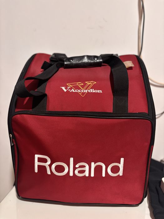 Roland FR-18