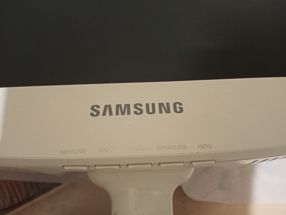 Продам монитор 19 дюймов от Samsung.