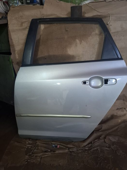 Porta tras esq° Mazda 3  (BK) ano2003