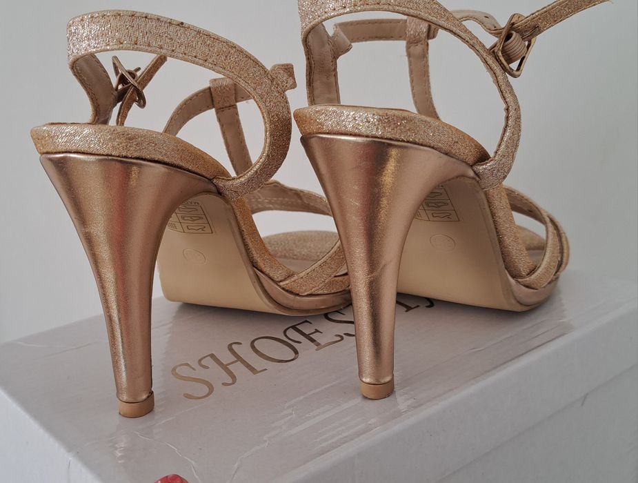 Sandały na obcasie, różowe złoto 36
