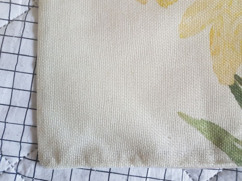 Poszewki dekoracyjne na poduszki 45cm x 45cm.