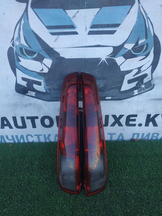 Задні стопи Nissan Xtreil