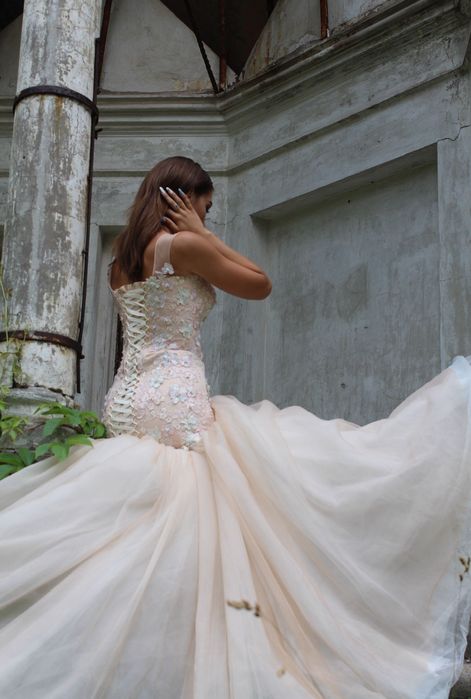 Жіноча сукня (весільна)