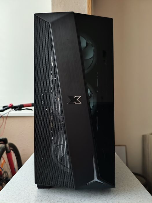 Гарний комп'ютер для ігор та роботи