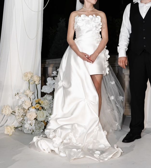 Продам весільну сукню