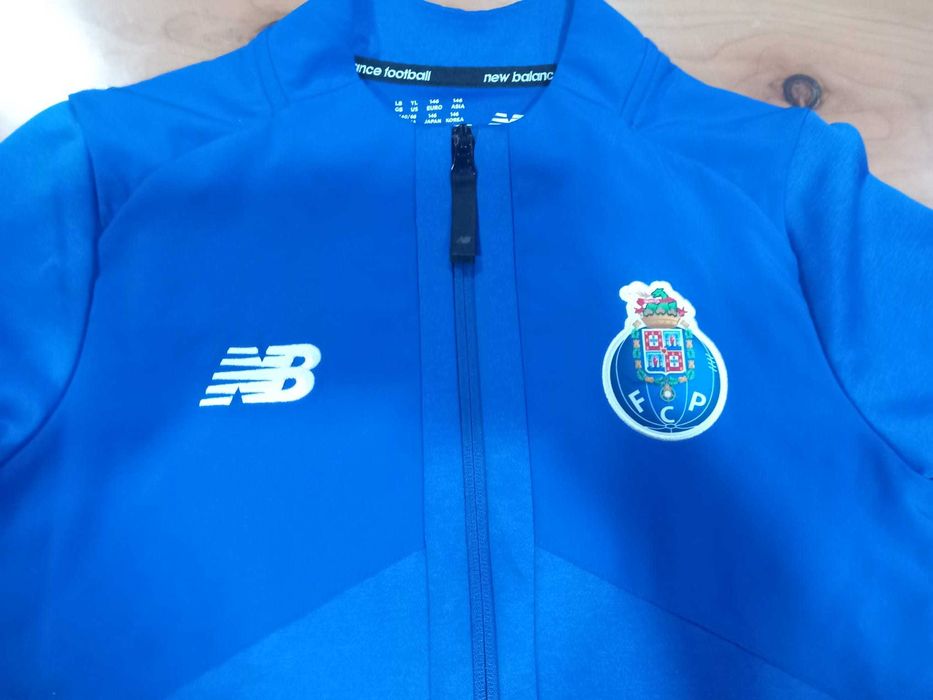 Casaco azul do FCP com fecho