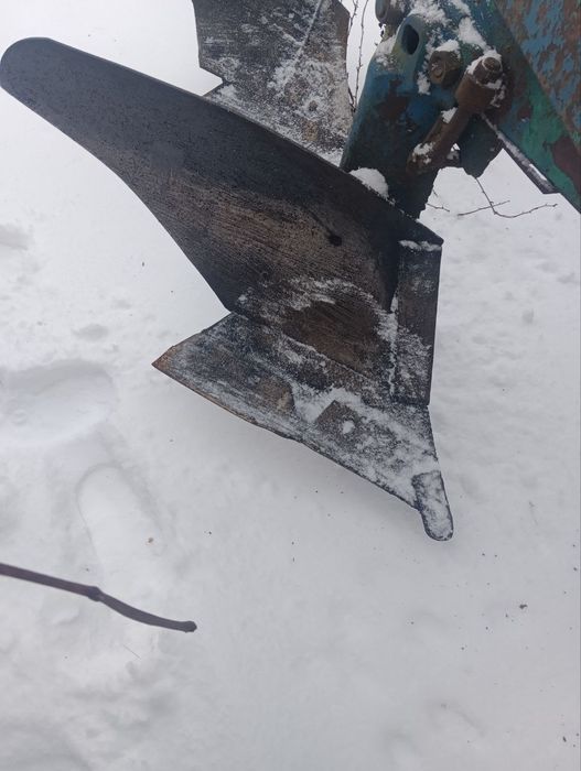 Продам плуг 3х35